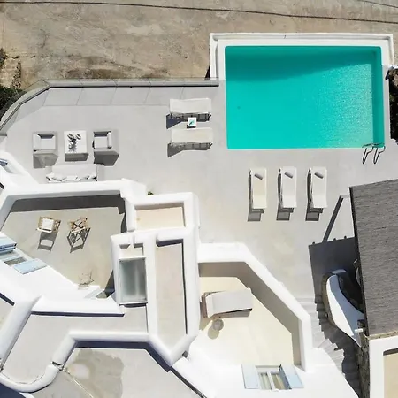 Marvelous 7 Bedroom Overlooking The Psarou Bay וילה