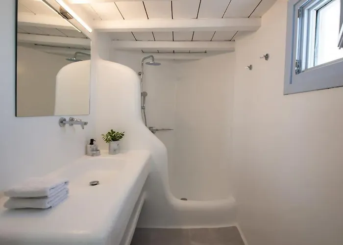 Marvelous 7 Bedroom Overlooking The Psarou Bay *